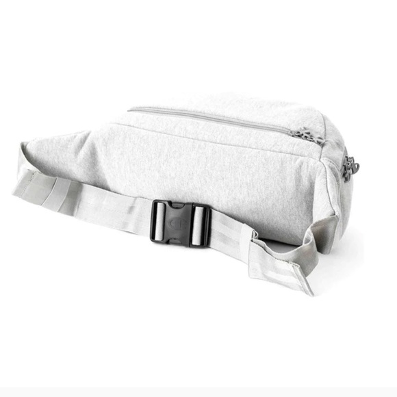 Champion Reverse Weave Crossbody Bag - Picture 4 of 6